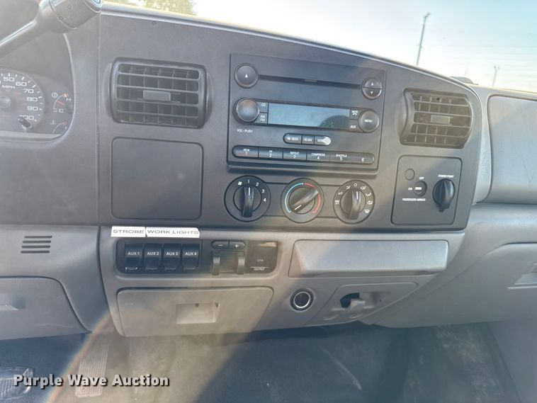 image for item EA1951 2006 Ford F550 truck cab and chassis