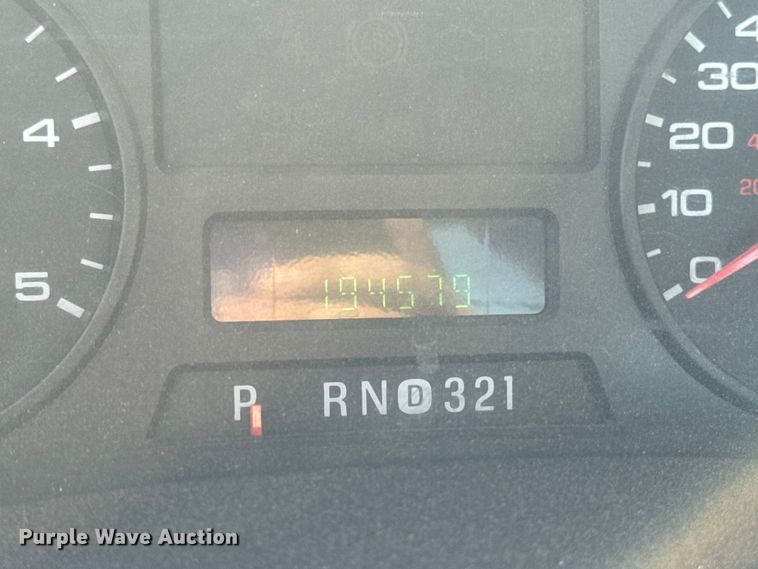 image for item EA1951 2006 Ford F550 truck cab and chassis