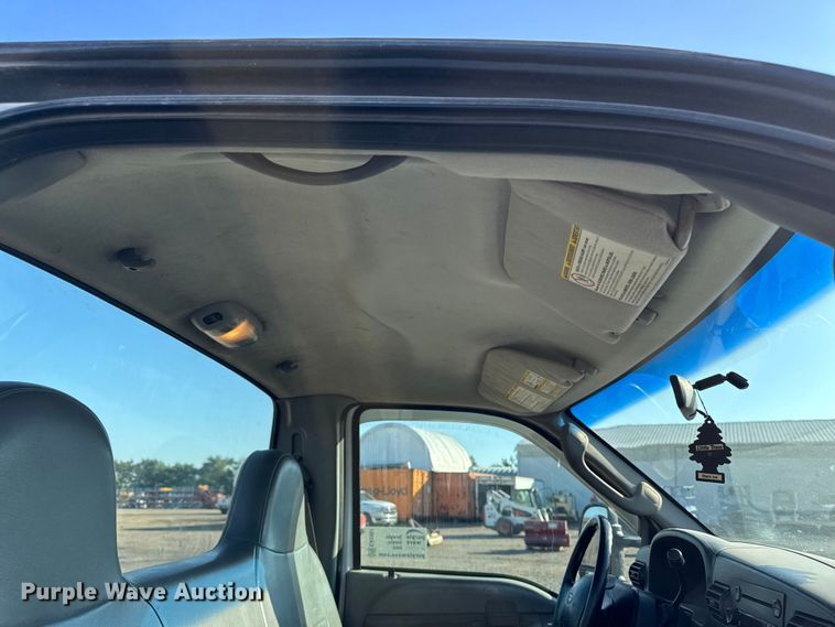 image for item EA1951 2006 Ford F550 truck cab and chassis