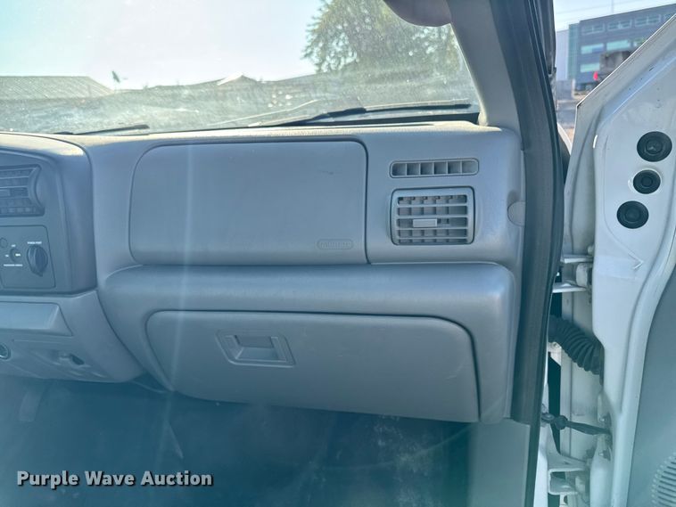 image for item EA1951 2006 Ford F550 truck cab and chassis