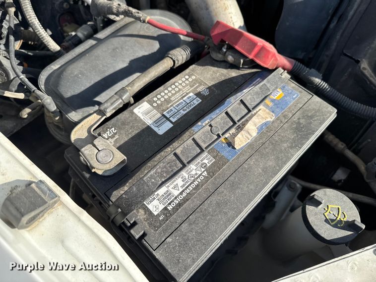 image for item EA1951 2006 Ford F550 truck cab and chassis