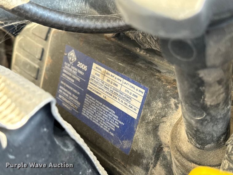 image for item EA1951 2006 Ford F550 truck cab and chassis