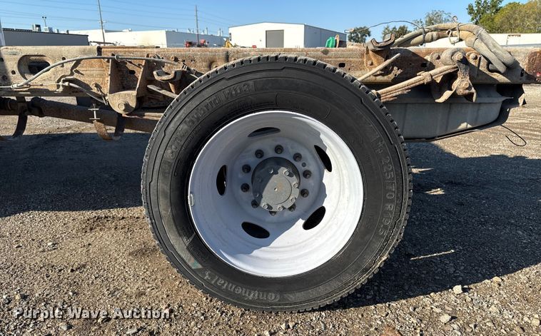 image for item EA1951 2006 Ford F550 truck cab and chassis