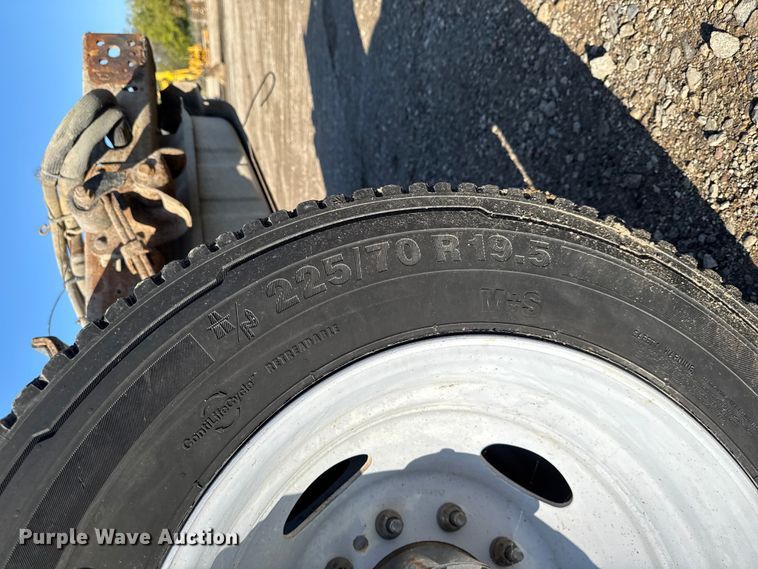 image for item EA1951 2006 Ford F550 truck cab and chassis