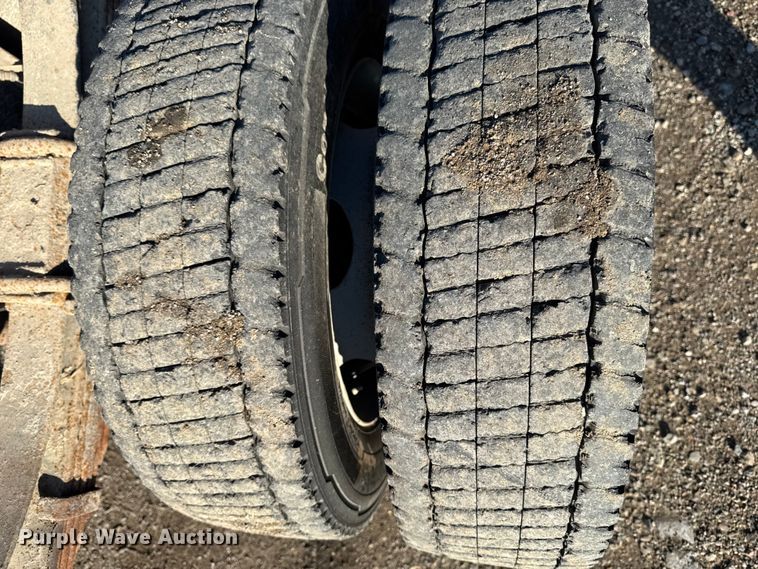 image for item EA1951 2006 Ford F550 truck cab and chassis