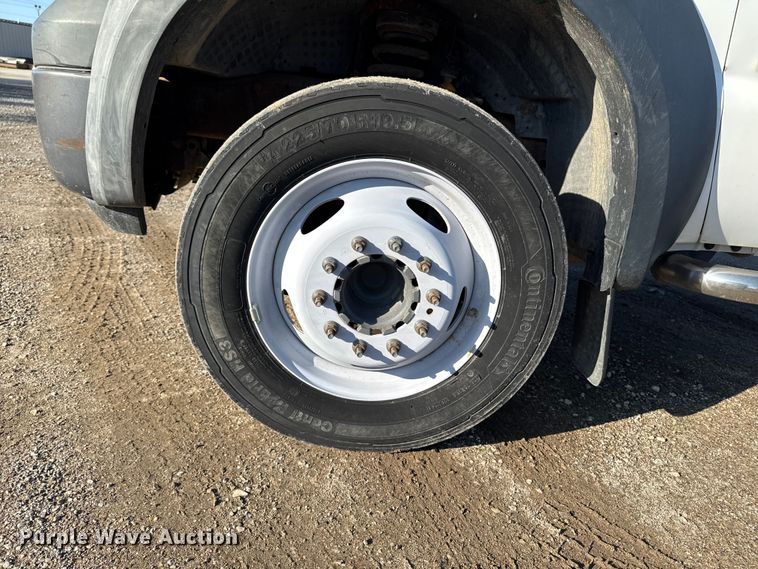 image for item EA1951 2006 Ford F550 truck cab and chassis