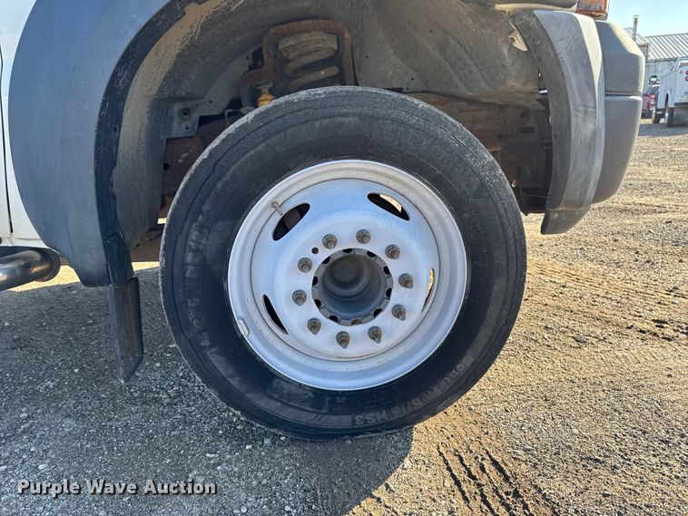 image for item EA1951 2006 Ford F550 truck cab and chassis