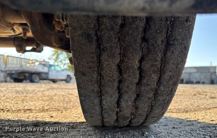 image for item EA1951 2006 Ford F550 truck cab and chassis