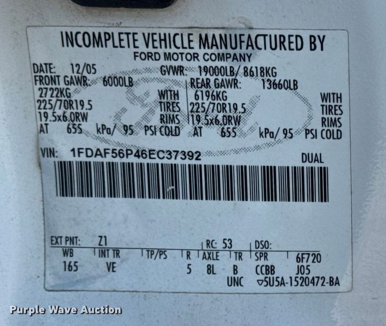 image for item EA1951 2006 Ford F550 truck cab and chassis