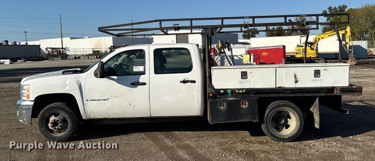 image for item EA1954 2008 Chevrolet Silverado 3500HD Crew Cab flatbed pickup truck