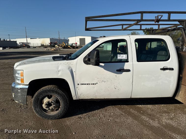 image for item EA1954 2008 Chevrolet Silverado 3500HD Crew Cab flatbed pickup truck