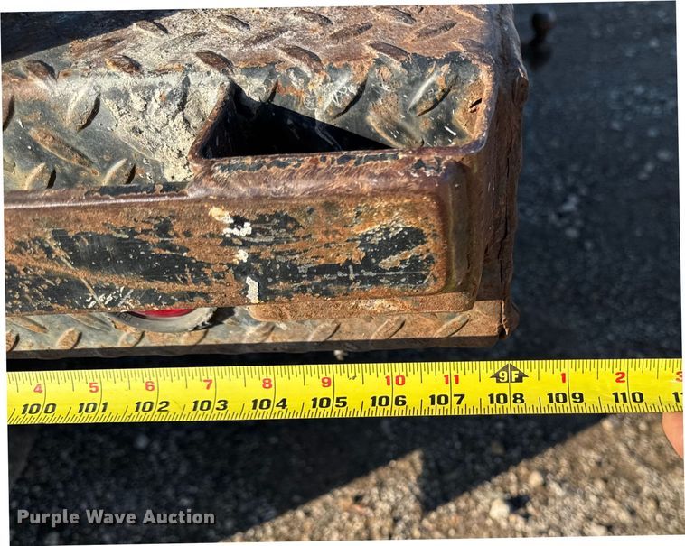 image for item EA1954 2008 Chevrolet Silverado 3500HD Crew Cab flatbed pickup truck