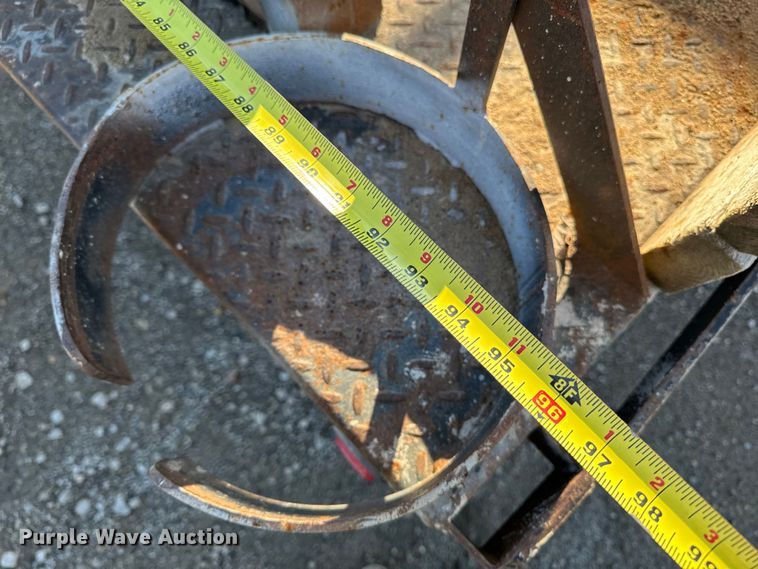 image for item EA1954 2008 Chevrolet Silverado 3500HD Crew Cab flatbed pickup truck