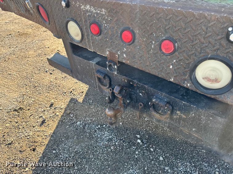 image for item EA1954 2008 Chevrolet Silverado 3500HD Crew Cab flatbed pickup truck