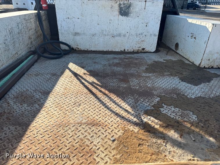 image for item EA1954 2008 Chevrolet Silverado 3500HD Crew Cab flatbed pickup truck