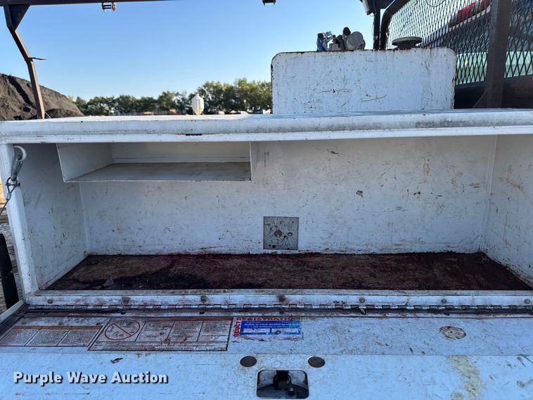 image for item EA1954 2008 Chevrolet Silverado 3500HD Crew Cab flatbed pickup truck