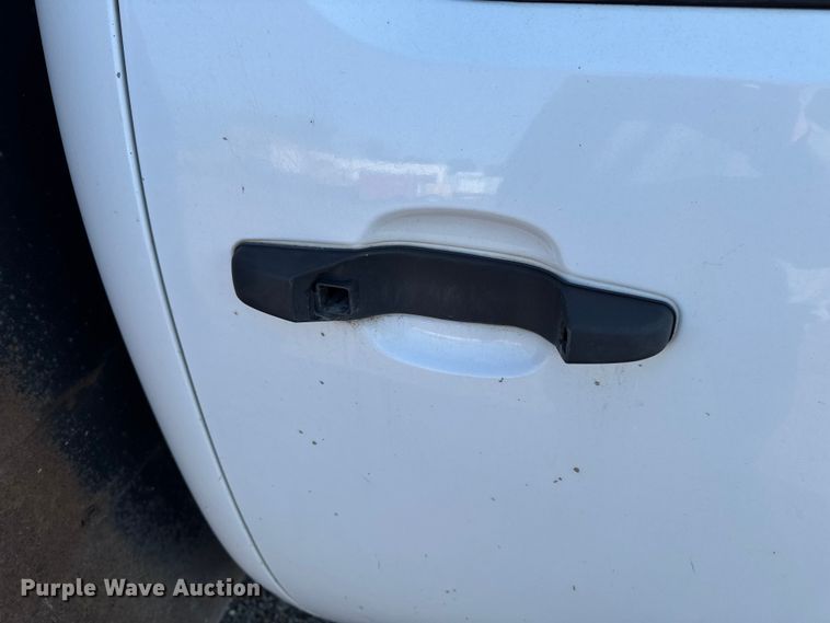 image for item EA1954 2008 Chevrolet Silverado 3500HD Crew Cab flatbed pickup truck