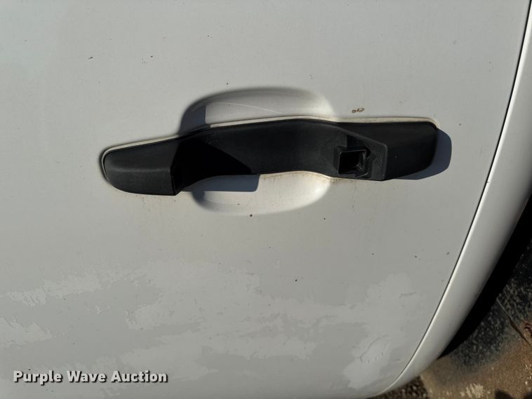 image for item EA1954 2008 Chevrolet Silverado 3500HD Crew Cab flatbed pickup truck