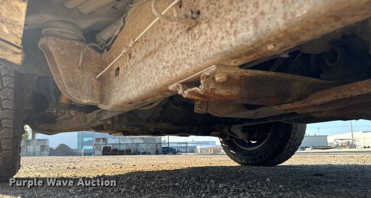 image for item EA1954 2008 Chevrolet Silverado 3500HD Crew Cab flatbed pickup truck