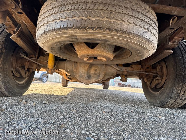 image for item EA1954 2008 Chevrolet Silverado 3500HD Crew Cab flatbed pickup truck