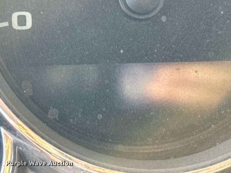 image for item EA1954 2008 Chevrolet Silverado 3500HD Crew Cab flatbed pickup truck