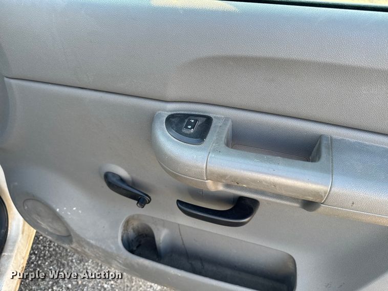 image for item EA1954 2008 Chevrolet Silverado 3500HD Crew Cab flatbed pickup truck