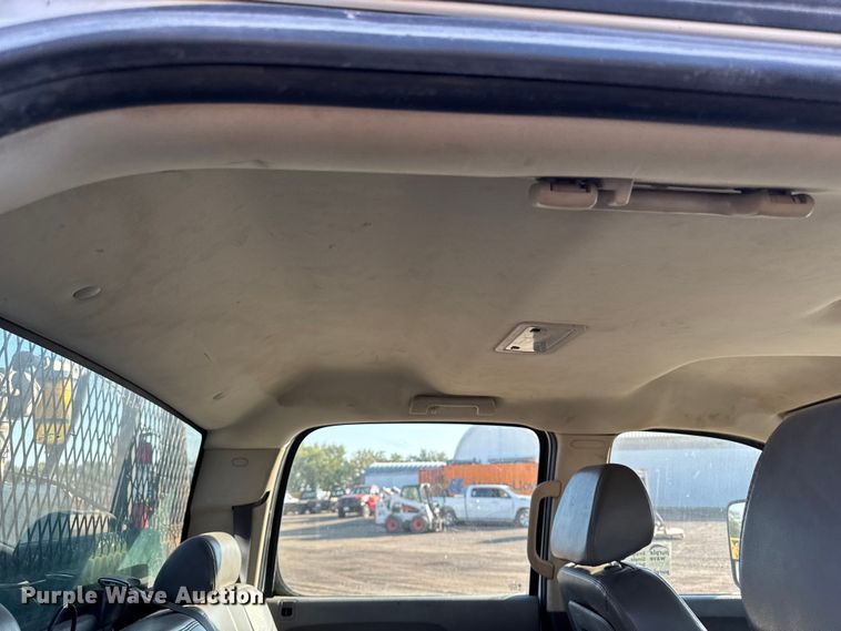 image for item EA1954 2008 Chevrolet Silverado 3500HD Crew Cab flatbed pickup truck