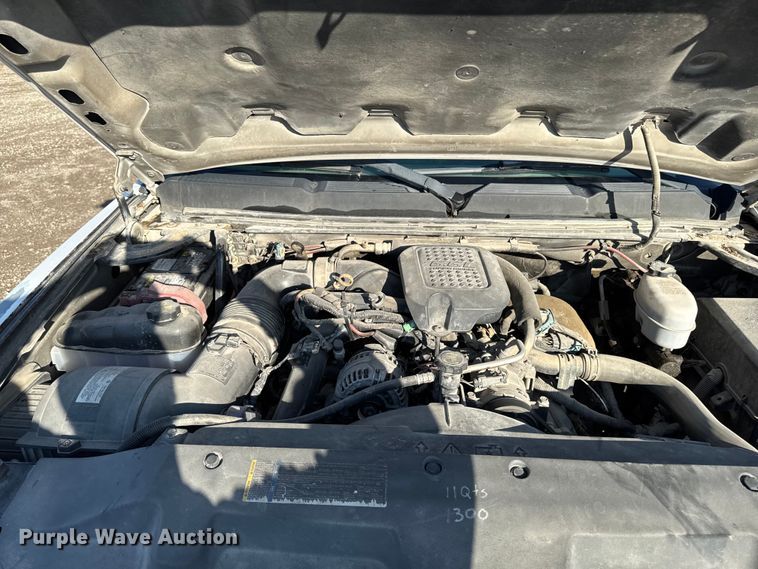 image for item EA1954 2008 Chevrolet Silverado 3500HD Crew Cab flatbed pickup truck