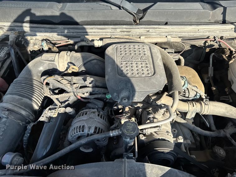 image for item EA1954 2008 Chevrolet Silverado 3500HD Crew Cab flatbed pickup truck