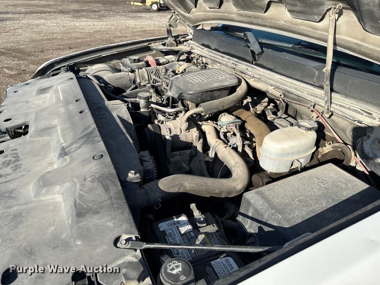 image for item EA1954 2008 Chevrolet Silverado 3500HD Crew Cab flatbed pickup truck