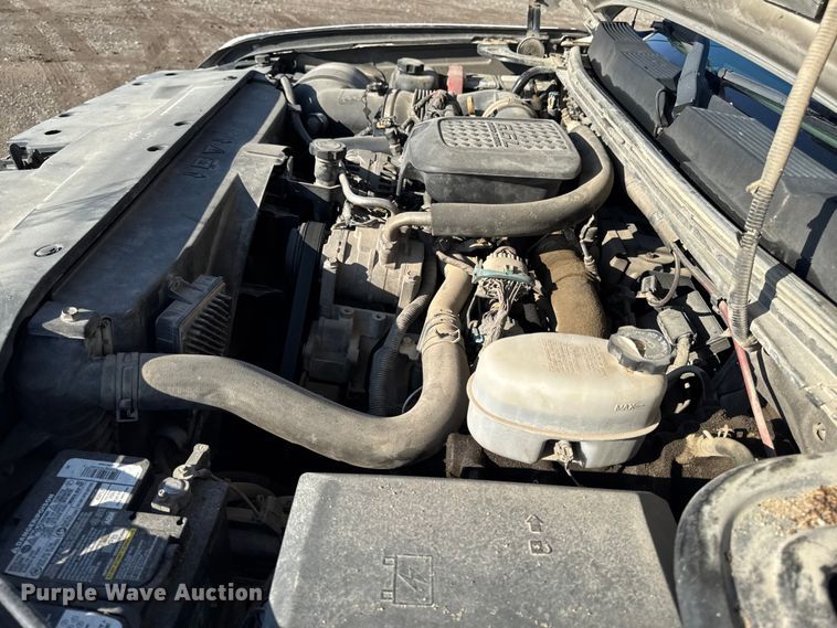 image for item EA1954 2008 Chevrolet Silverado 3500HD Crew Cab flatbed pickup truck