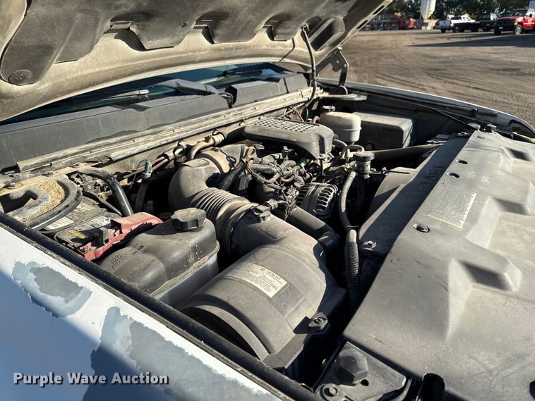 image for item EA1954 2008 Chevrolet Silverado 3500HD Crew Cab flatbed pickup truck