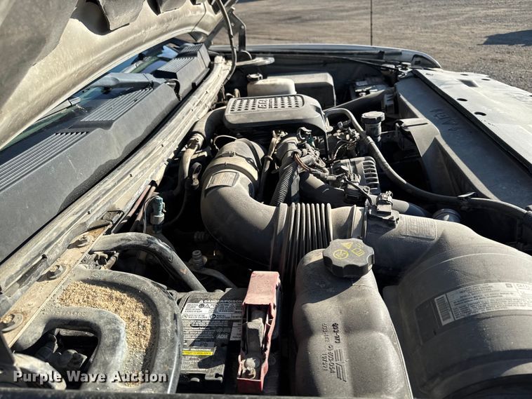 image for item EA1954 2008 Chevrolet Silverado 3500HD Crew Cab flatbed pickup truck