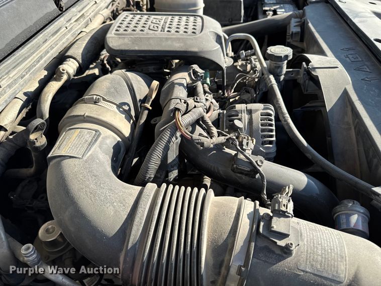 image for item EA1954 2008 Chevrolet Silverado 3500HD Crew Cab flatbed pickup truck