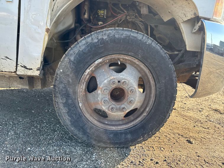 image for item EA1954 2008 Chevrolet Silverado 3500HD Crew Cab flatbed pickup truck