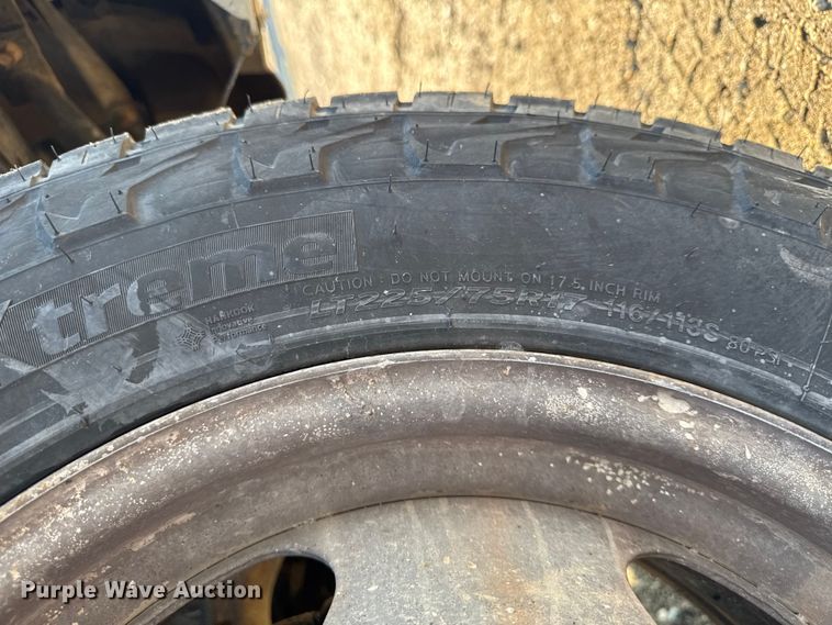 image for item EA1954 2008 Chevrolet Silverado 3500HD Crew Cab flatbed pickup truck