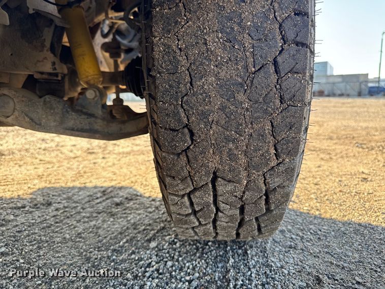 image for item EA1954 2008 Chevrolet Silverado 3500HD Crew Cab flatbed pickup truck