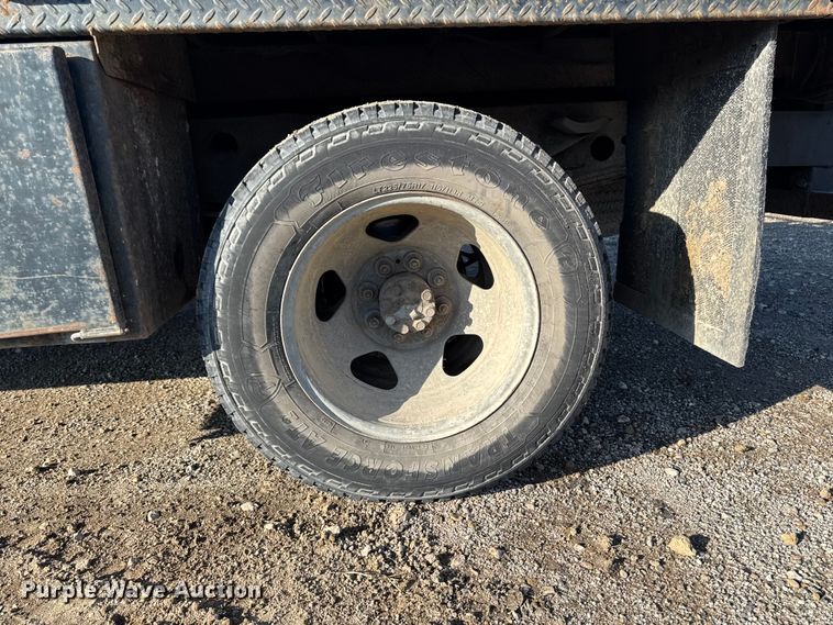 image for item EA1954 2008 Chevrolet Silverado 3500HD Crew Cab flatbed pickup truck