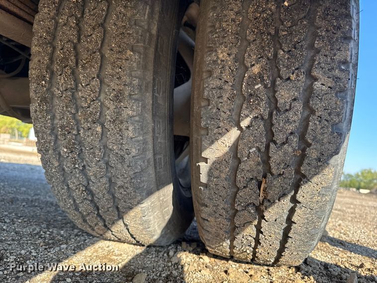 image for item EA1954 2008 Chevrolet Silverado 3500HD Crew Cab flatbed pickup truck