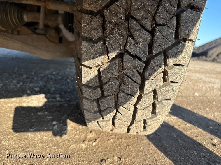 image for item EA1954 2008 Chevrolet Silverado 3500HD Crew Cab flatbed pickup truck