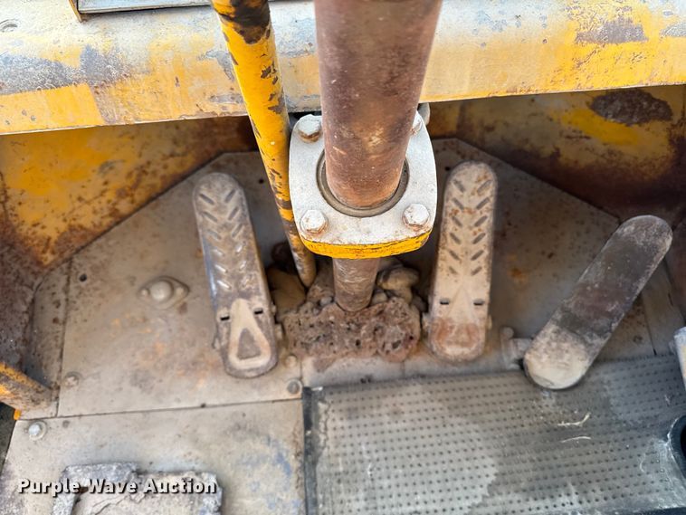 image for item EA1955 1975 Caterpillar 966C wheel loader