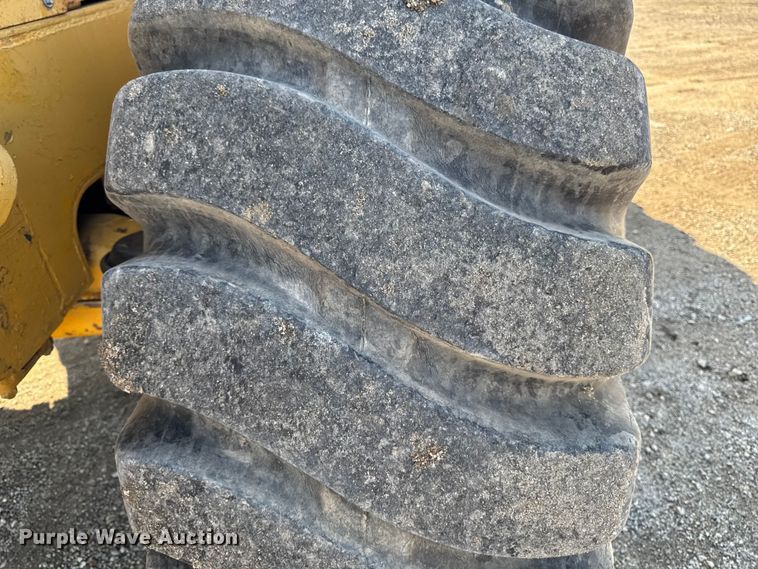 image for item EA1955 1975 Caterpillar 966C wheel loader