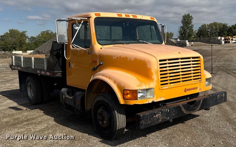 image for item EA1957 1990 International 4700 dump flatbed truck