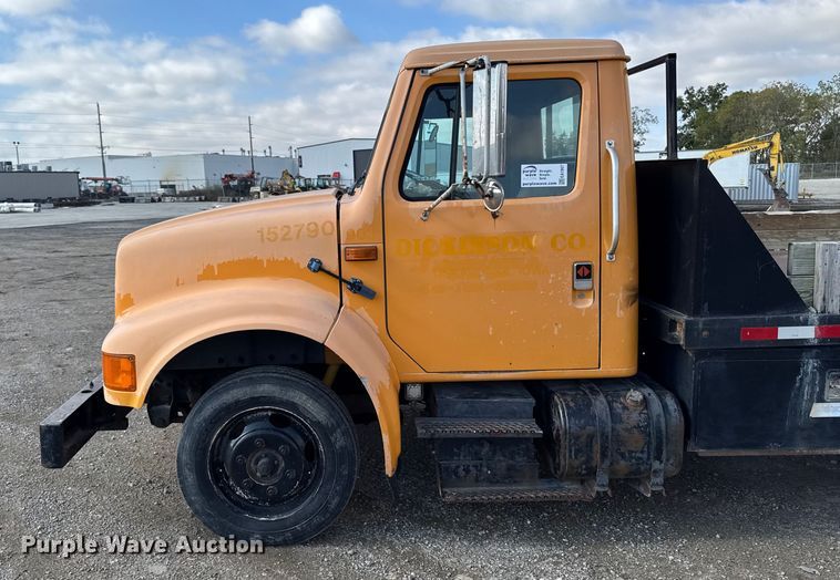 image for item EA1957 1990 International 4700 dump flatbed truck