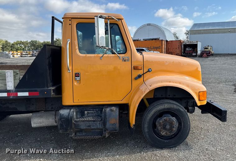 image for item EA1957 1990 International 4700 dump flatbed truck