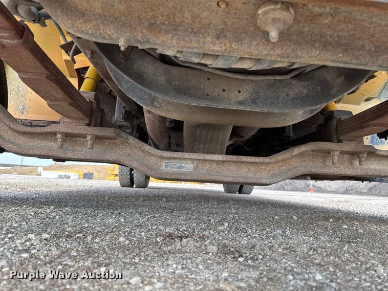 image for item EA1957 1990 International 4700 dump flatbed truck