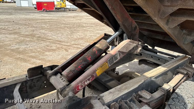 image for item EA1957 1990 International 4700 dump flatbed truck