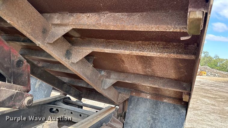 image for item EA1957 1990 International 4700 dump flatbed truck