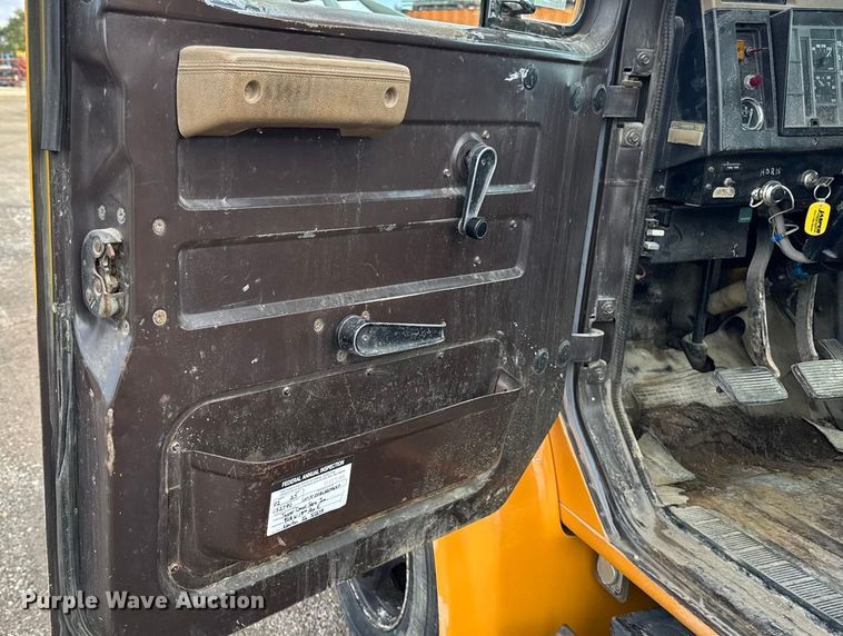 image for item EA1957 1990 International 4700 dump flatbed truck