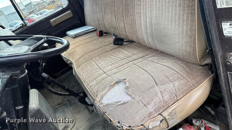 image for item EA1957 1990 International 4700 dump flatbed truck